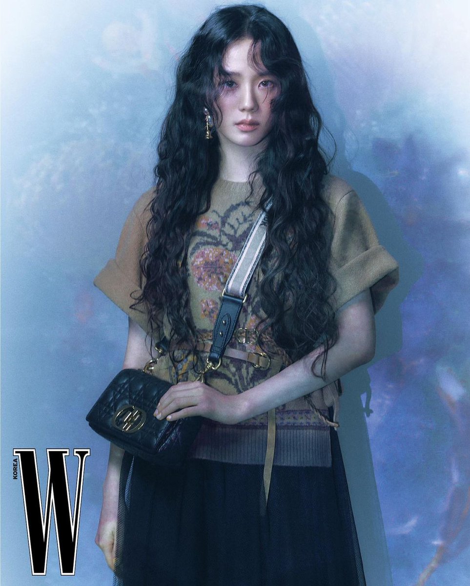 xx_turtle_'s tweet photo. [TRANS] JISOO X W KOREA X DIOR INTERVIEW THREAD:

@BLACKPINK #JISOO #지수 https://t.co/PeauoW5yu3