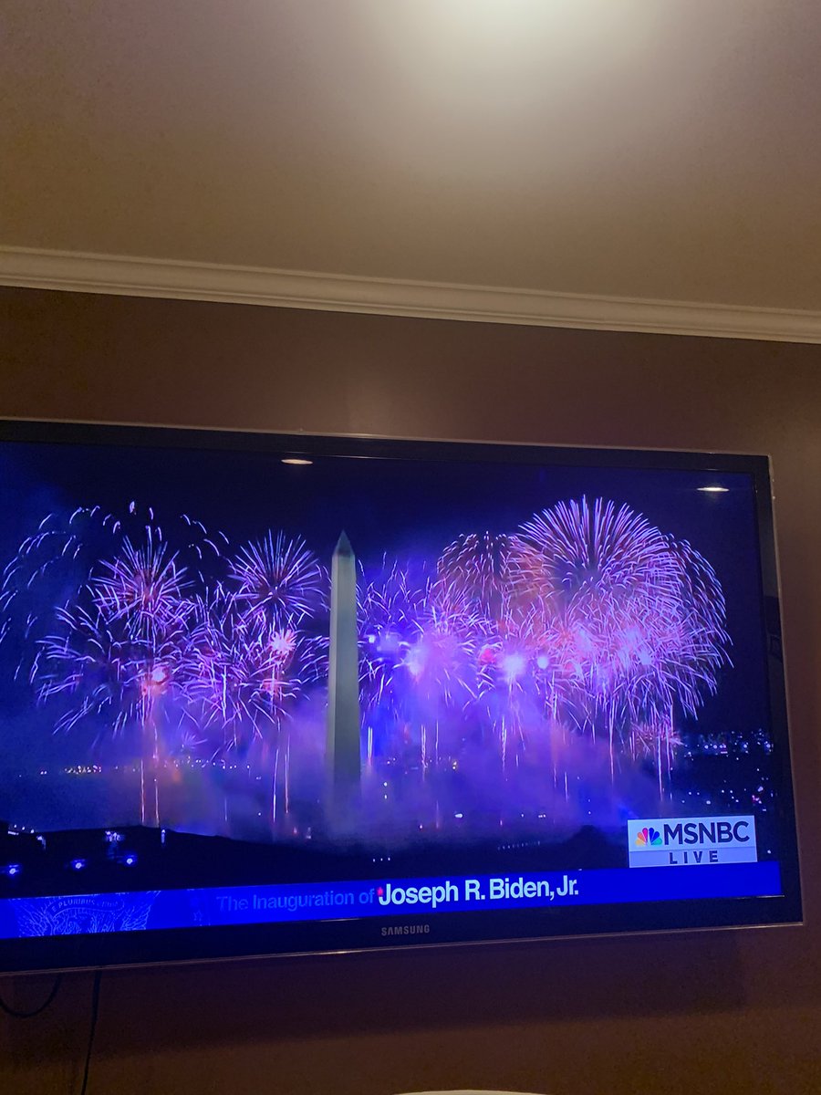 ronnabr's tweet photo. @TomJChicago As a DC metro resident โ I was moved to tears seeing the monuments bathed in fireworks #InaugurationDay2021 #radicalnormalcy #lovelyday https://t.co/RAS7bhGGwT