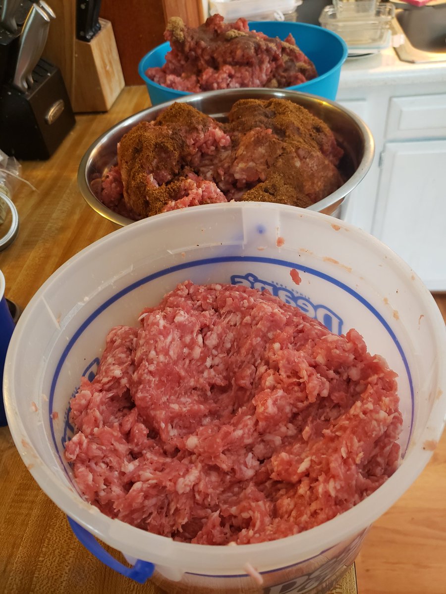 HogsbackHome's tweet image. We made breakfast sausage on Friday! 😋😋😋 Breakfast blend, Maple, and Sage. Perks of raising your own animals!!

#HomegrownPork #BreakfastSausage #SausageMaking #HomemadeSausage #HogsbackHomestead