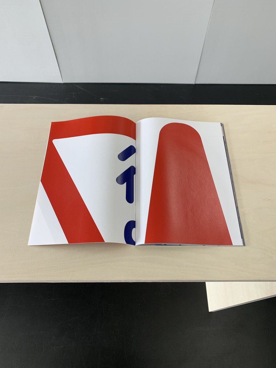 Sasakishun 多摩美の統合デザイン学科の卒業制作展 このa4冊子の作品が丁寧でとても好きでした たくさんのプリンが踊ってる作品もなんかよかった