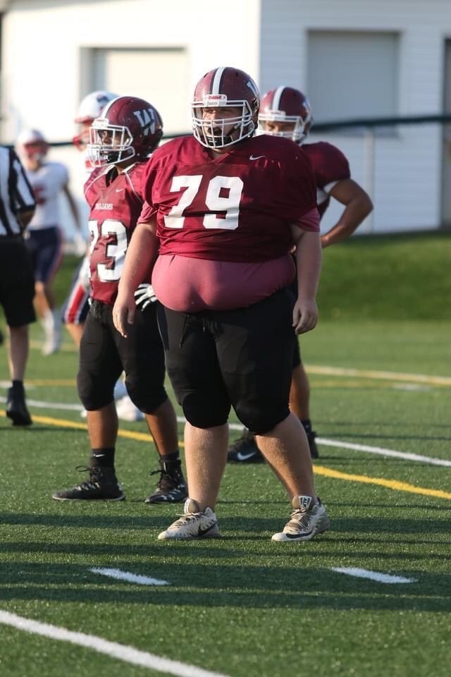 linemanissues's tweet photo. Fellas, this guy starts talkin to your girl. Wyd? https://t.co/7lG9bIPysg