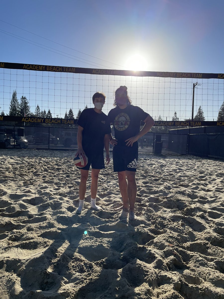 It was a SWEEP on day three of the Oak Olympics. JD Duley and Corey Le’aupepe win the Ladder Ball and Volleyball events to take a commanding lead into the final day! #WinTheWait