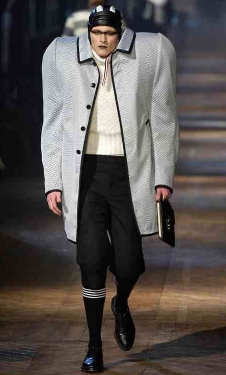 三毛猫教授 憂鬱な朝は パリコレ 肩幅 でググって1日の元気をチャージする