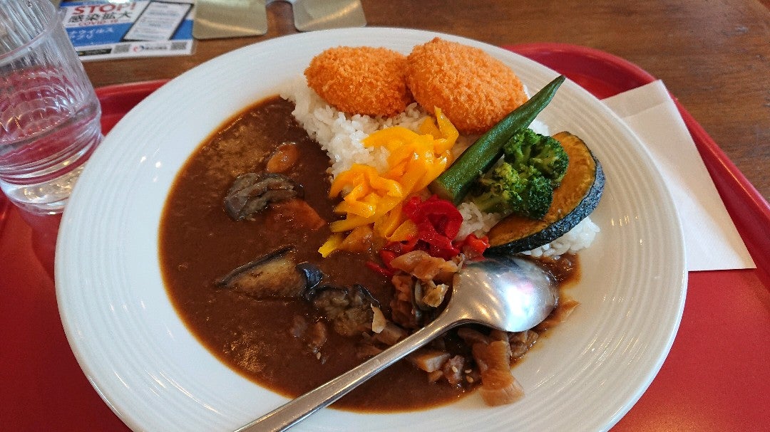 Tks 2zzge 蟹クリームコロッケカレーに彩り野菜トッピング カレーの王様 In 千代田区 東京都 T Co A8larbjpba