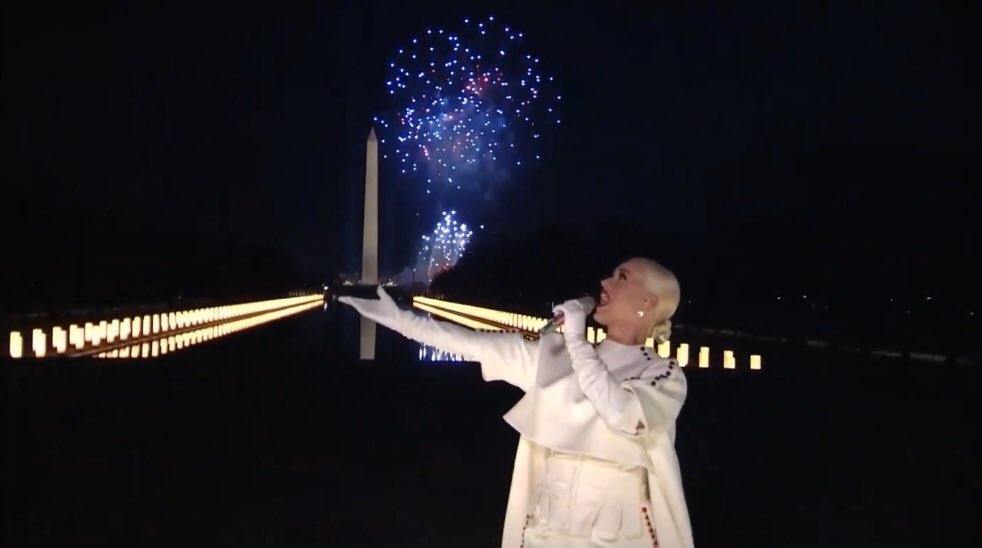 jonnynyc's tweet photo. #KatyPerry having fireworks come out her damn hand legit made me weep. https://t.co/yNEHnYvIAd