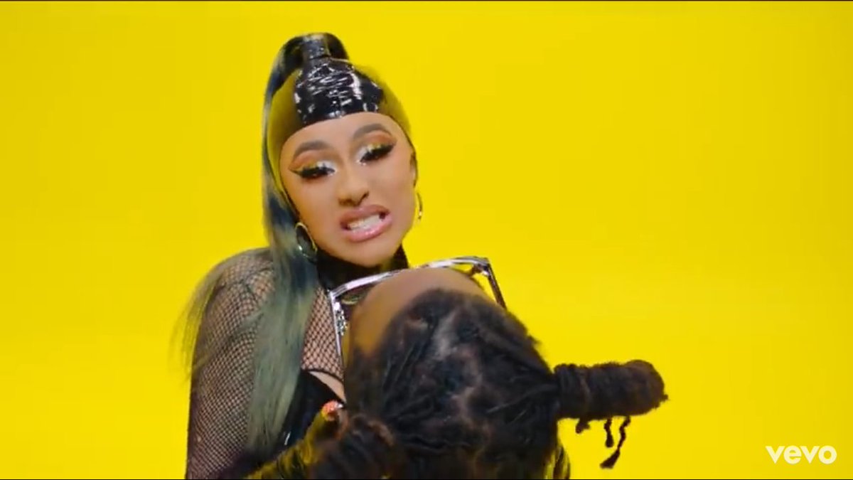 Uma das cenas de "Clout" de Cardi B e Offset foi inspirada na Lil kim no clipe de "Notorious B.I.G"