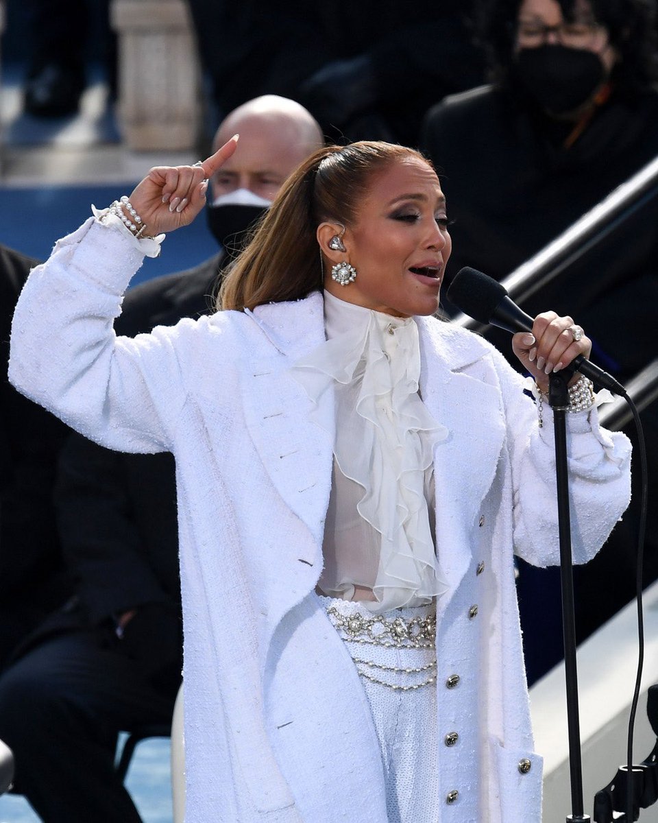 ladivaza's tweet photo. Jennifer Lopez, Lady Gaga, Demi Lovato y Katy Perry cantaron hoy en la inauguración. Definitivamente Joe ganó. https://t.co/PMMB4BjjdA