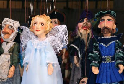 Мир театра кукол. Марионетки Чехия куклы. Куклы-Марионетки Puppet Marionette. Музей марионеток Чехия. Марионетки куклы для кукольного театра.