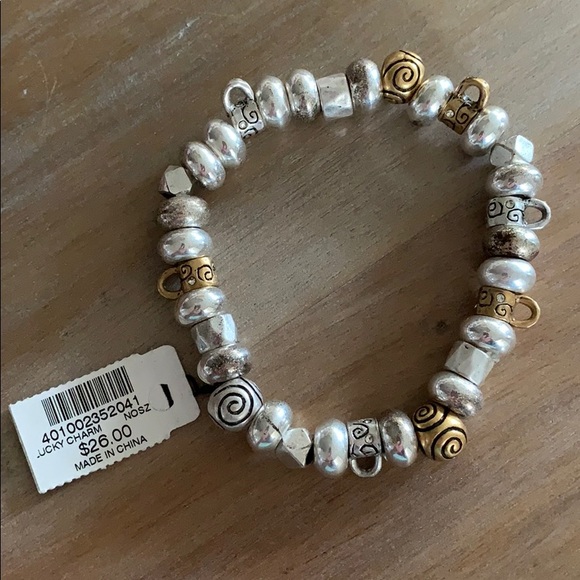 Megbella87's tweet photo. So good I had to share! Check out all the items I'm loving on @Poshmarkapp #poshmark #fashion #style #shopmycloset #charterclub #chicos #westport: https://t.co/VhUqrvmZCc https://t.co/0Ku9gqZMhf