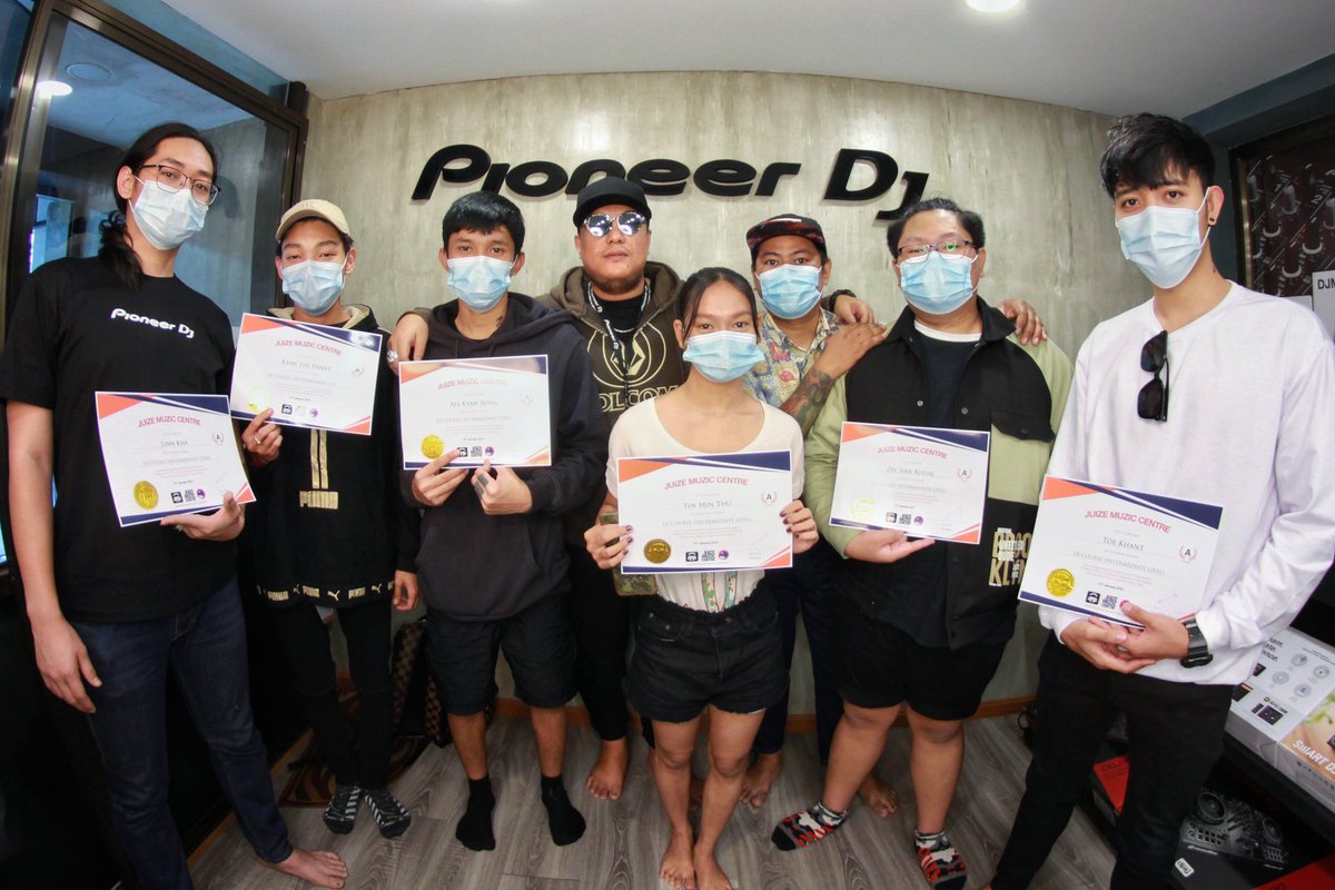 JuizeMuzic's tweet photo. Congratulations Juizers!  
#juizer #juize #myanmardjs #djclass https://t.co/qLqpcUjTuc
