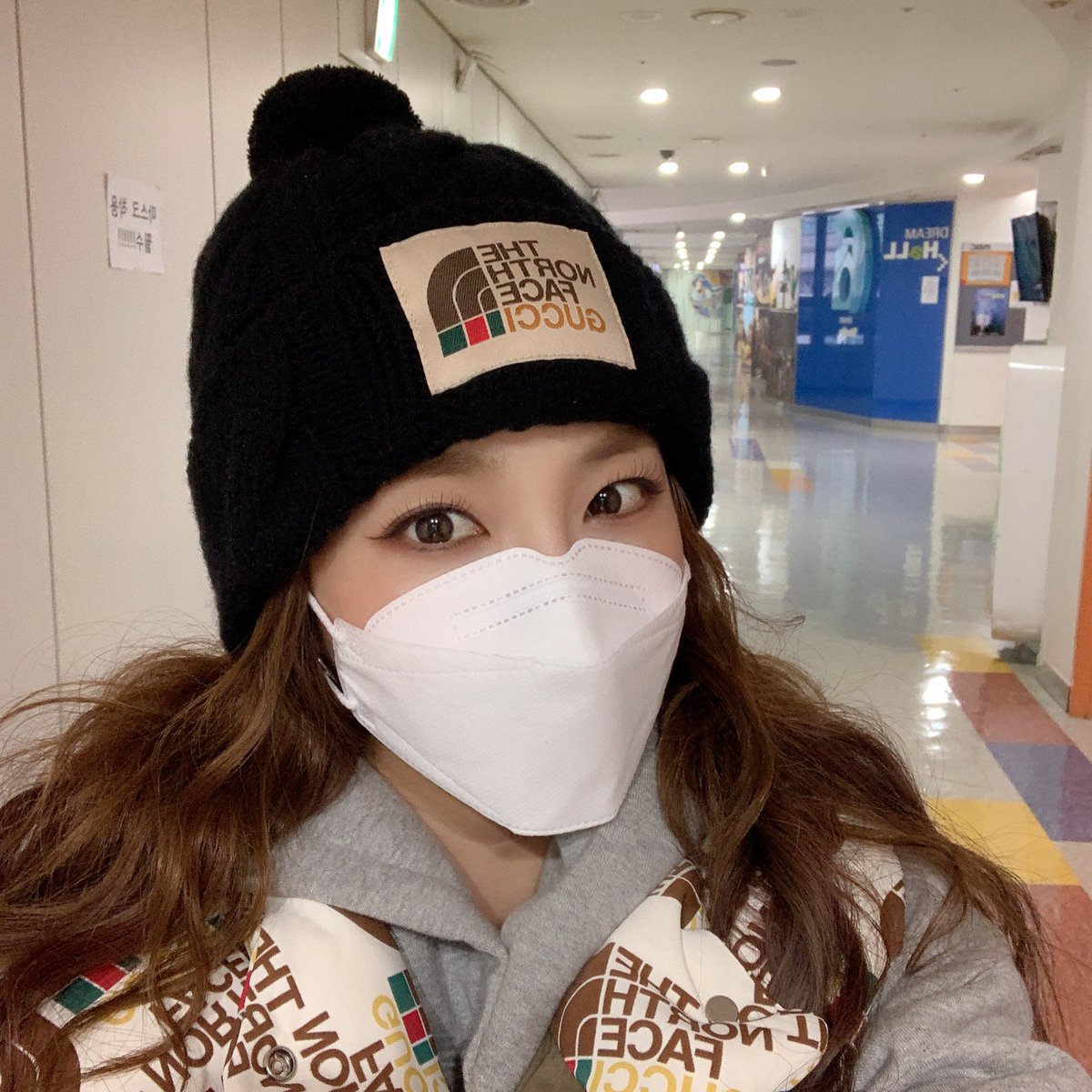 krungy21's tweet photo. 날씨가 좀 풀렸죵?! 😆 오늘의 비스 출근길~ 찰칵! 찰칵! 찰칵!!! 📸 오늘 녹화도 홧팅!!! 😀👊🏻 https://t.co/JEQtIDATfA