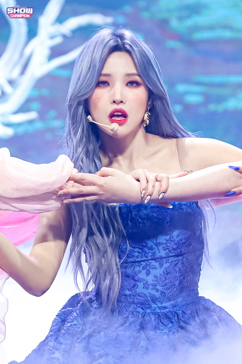 [PICS] 210120 SHOW CHAMPION

ภาพโซยอนจากรายการ SHOW CHAMPION ค่ะ 💙

#SOYEON #소연 #GIDLE <a href="/G_I_DLE/">조명철</a>