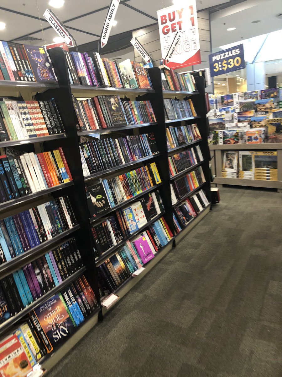 maxonwilljem's tweet photo. second bookstore of the day anyone want anything?? 😎😎 https://t.co/W1DdHMa3yM