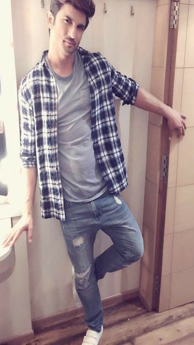 sunnina17's tweet photo. Happy birthday Sushant bhaiya #SushantDay https://t.co/cbUQpdgVWh