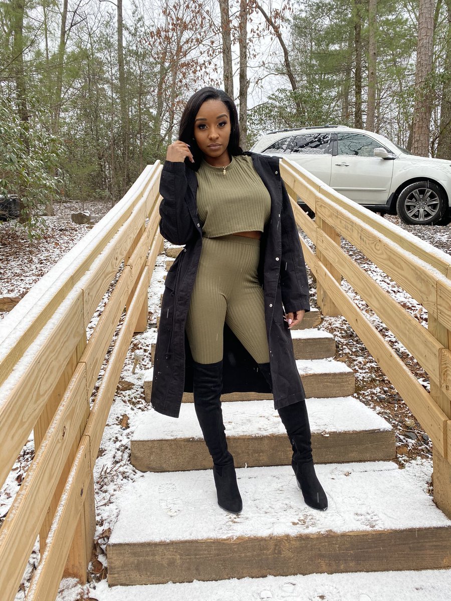 CeceYaHearddd's tweet image. 2x the pressure 🔥🖤