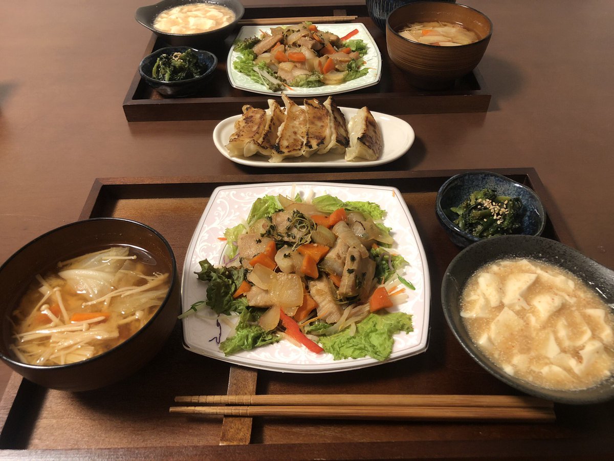 みみ子の手作りご飯 على تويتر おぼんごはん にして すごい楽になった 料理が楽しくなってきた 今日のごはん 豚トロ炒め 豆腐の明太子あえ えのきの味噌汁 ほうれん草のお浸し 餃子 料理記録 Lunch おうちごはん ランチ ディナー 夜ご飯 料理
