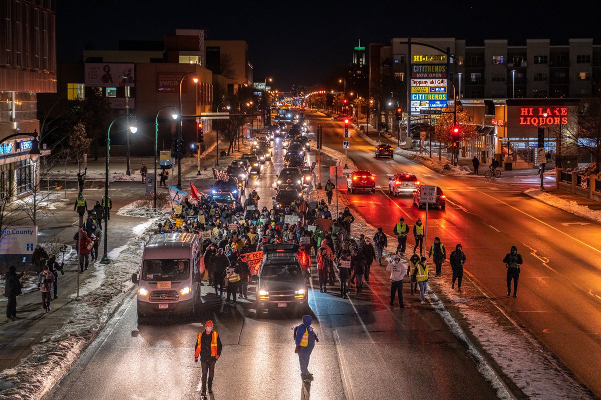 The familiar sound of helicopters returned to South Minneapolis tonight while 150 protesters marched on Inauguration Day from South High to the 3rd precinct. Among the demands were for Biden to reverse Trump climate change & environmental policies and community control of police. https://t.co/zKOWsaHu9K