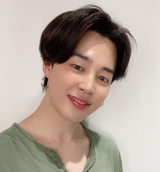 A thread of Jimin photos to brighten our day! In a suit or not in the suit. Inside a suite or outside the suite  I’m joking, this is wholesome thread but dangerous.   @BTS_twt