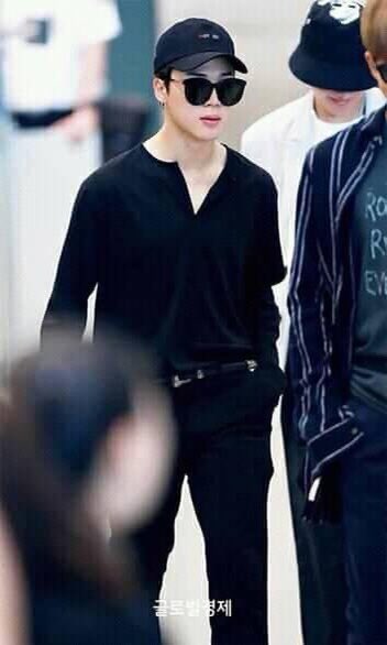 The photos we all missed in 2020 their airport fashion.  #Jimin always show up at the airport like walking in a runway.  @BTS_twt