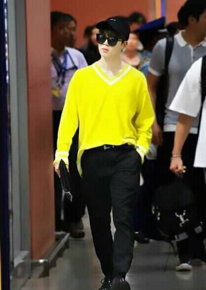 The photos we all missed in 2020 their airport fashion.  #Jimin always show up at the airport like walking in a runway.  @BTS_twt