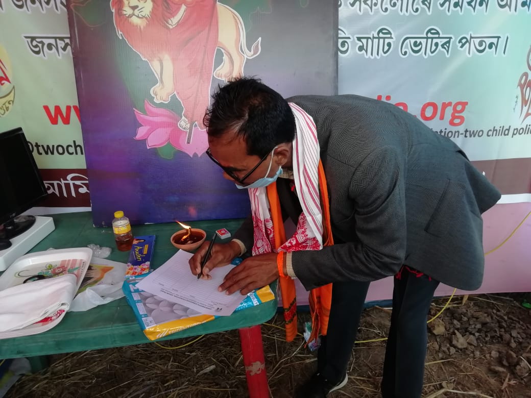 NeJsf's tweet photo. The 3-day signing program organized by the Morigaon Dist.Committee of the Janasankhya Samadhaan Foundation at the age-old 'Junbil Mela' took place from today 21/01/21 and has been attended &amp; participated by many ppl totally supporting the campaign.Dhanyavad to all🙏 https://t.co/1BvsPenSI5