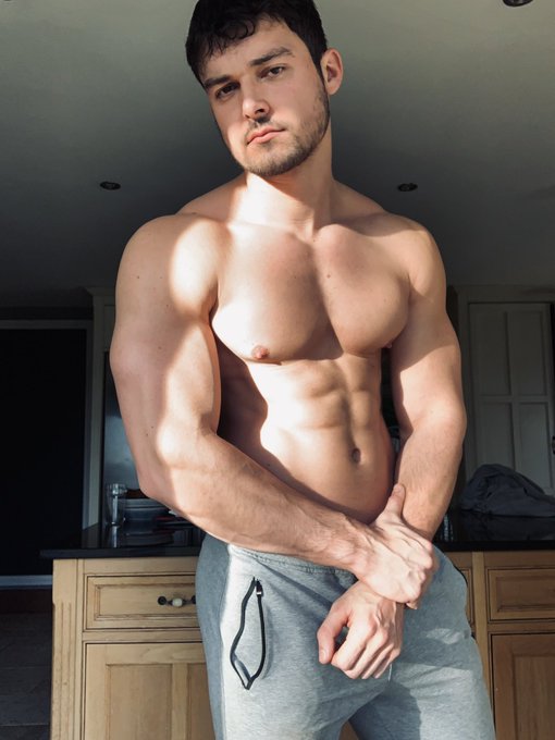 Goooood morning bitches https://t.co/selmHmBWcc<a href="/tag/newprofilepic"class="tags"><span>#newprofilepic</span></a>