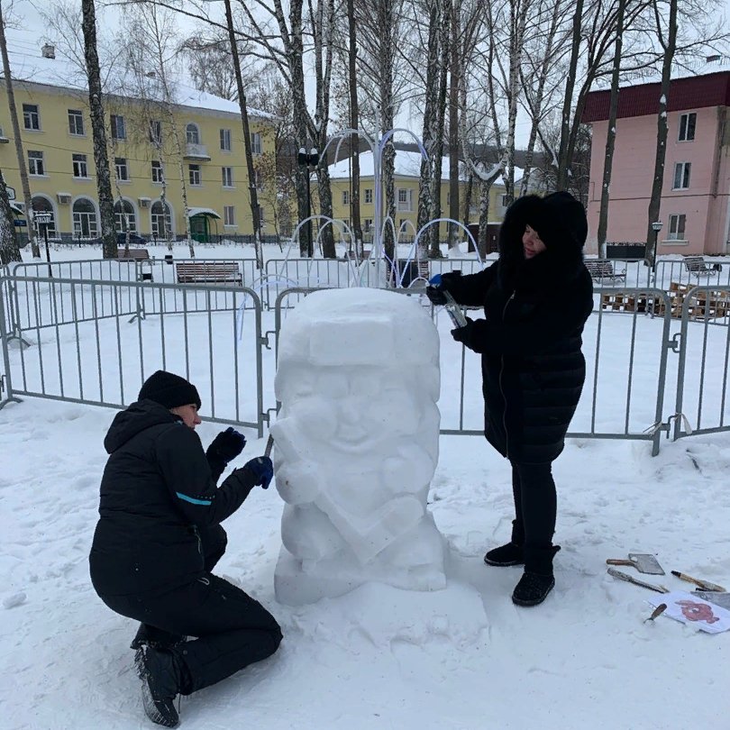 Мастера на все руки🤚🏻🤚🏻🤚🏻🤚🏻🤚🏻🤚🏻🤚🏻.....
Сегодня впервые сотрудника музея работали со снегом❄❄❄❄❄❄❄ - создали снежную фигуру "Хоккеист". Реализовать нашего персонажа помог Игорь Михайлович Посохин🆘. Что получилось, можно увидеть в сквере за ДК "Жигулевский" возле фонтана.