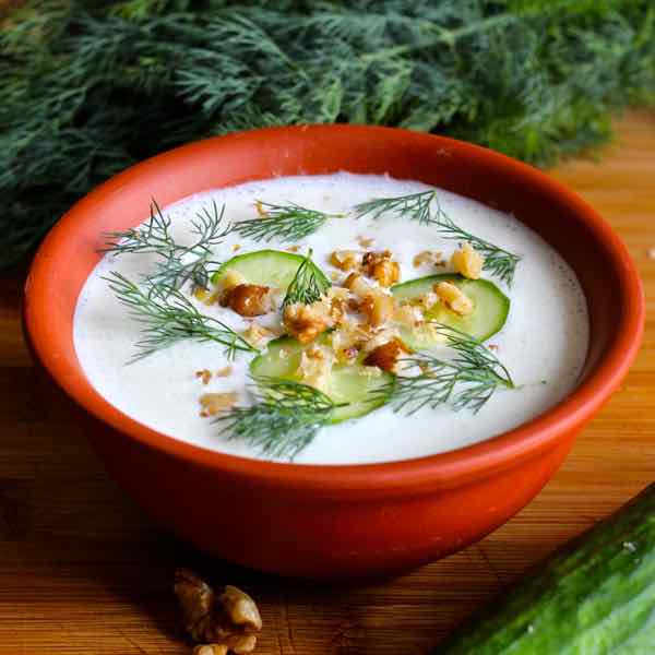 Did you know that #Tarator is a cold cucumber soup from #Bulgaria made with yoghurt, garlic and walnuts?
#foodtourism #culinarytourism #turismogastronómico