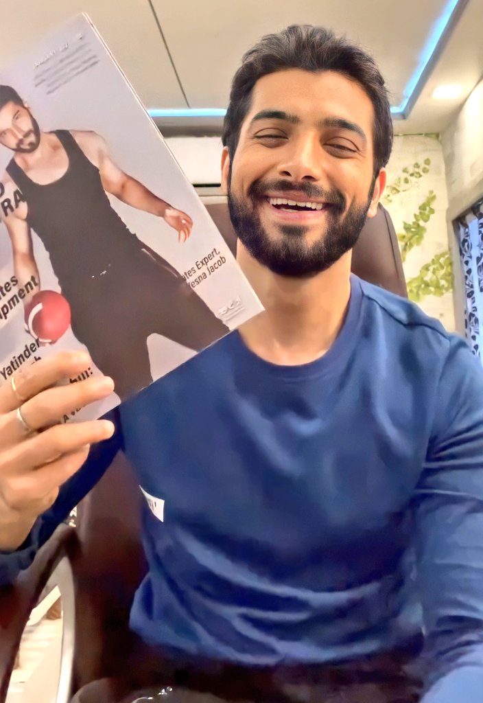 Jeonshivaniii's tweet photo. Go n check out the new IG Post of sharad's 1st cover page on SPORTZ BUSINESS INSIGHTS... Shower ua love ❤
On him 
All the way success to you Mr. Malhotra

#SharadMalhotra #Coverpage #Sportzbusinessinsights #newIGpost 
#ProudSMian #ProudMe 🤭🖤 https://t.co/rs2ttNhJjn