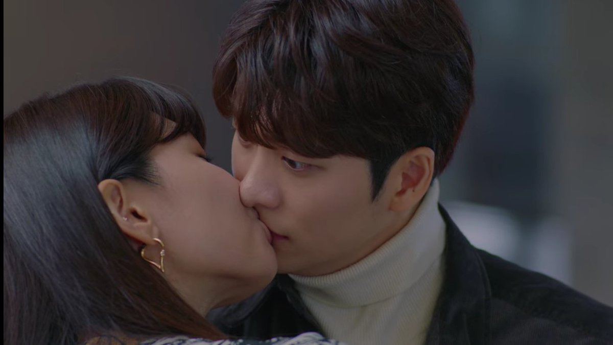 Kdrama_stuff7's tweet photo. This is what I was waiting for !!!!
Omg!!!! 
#RunOnEp12
#RunOn #danhwa couple!!!!! https://t.co/bbcNxe9eSS