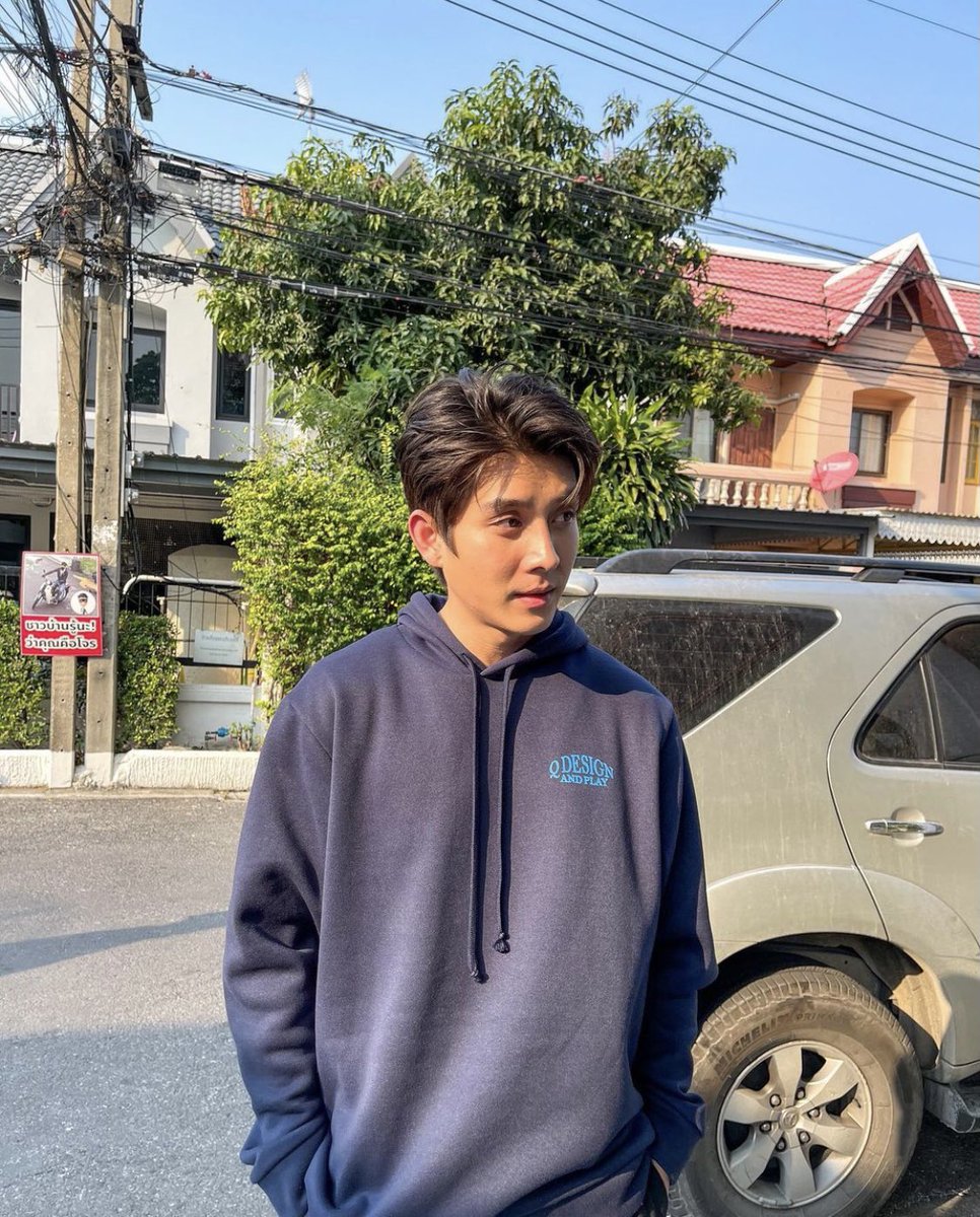 QDAP_BKK's tweet photo. @chsbas @yosatorn_job wearing “STRONGER THAN YESTERDAY” hoodies 🖤💙
#qdesignandplay #qdap #strongertogether #jobyosatorn #jobjaab #baschatsh #chsbas https://t.co/nJmTF837Vd