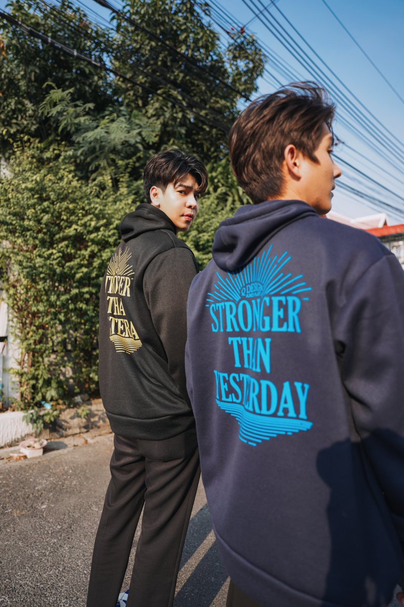 QDAP_BKK's tweet photo. @chsbas @yosatorn_job wearing “STRONGER THAN YESTERDAY” hoodies 🖤💙
#qdesignandplay #qdap #strongertogether #jobyosatorn #jobjaab #baschatsh #chsbas https://t.co/nJmTF837Vd