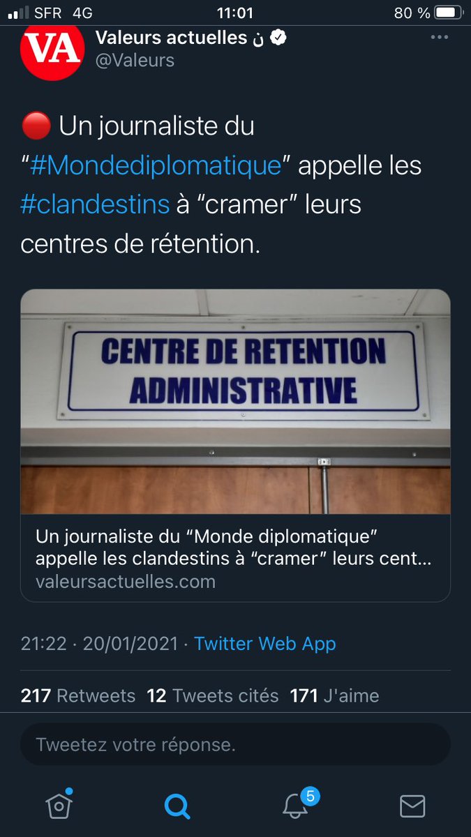 JulienBrygo's tweet photo. Ce soutien aux révoltés d’un CRA à manifestement beaucoup énervé la fachosphère. Il me vaut des centaines de mentions, des tas de menaces et un «article» dans la gazette fasciste Valeurs actuelles. Plus que jamais : soutien à tous les révoltés enfermés dans ces immondes prisons🔥 https://t.co/FhWVaNLId1