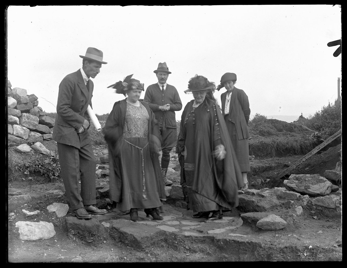 The layout and main phases of Segontium  #Gwynedd were established during excavations in 1920-23 by Tessa Verney and Mortimer ‘Rik’ WheelerHere, Rik (R) and Tess (L) guide some well-dressed visitors around the dig For more see: https://museum.wales/blog/2017-09-21/Capturing-the-Past--Segontium-Roman-Fort-in-Photographs/ #RomanFortThursday