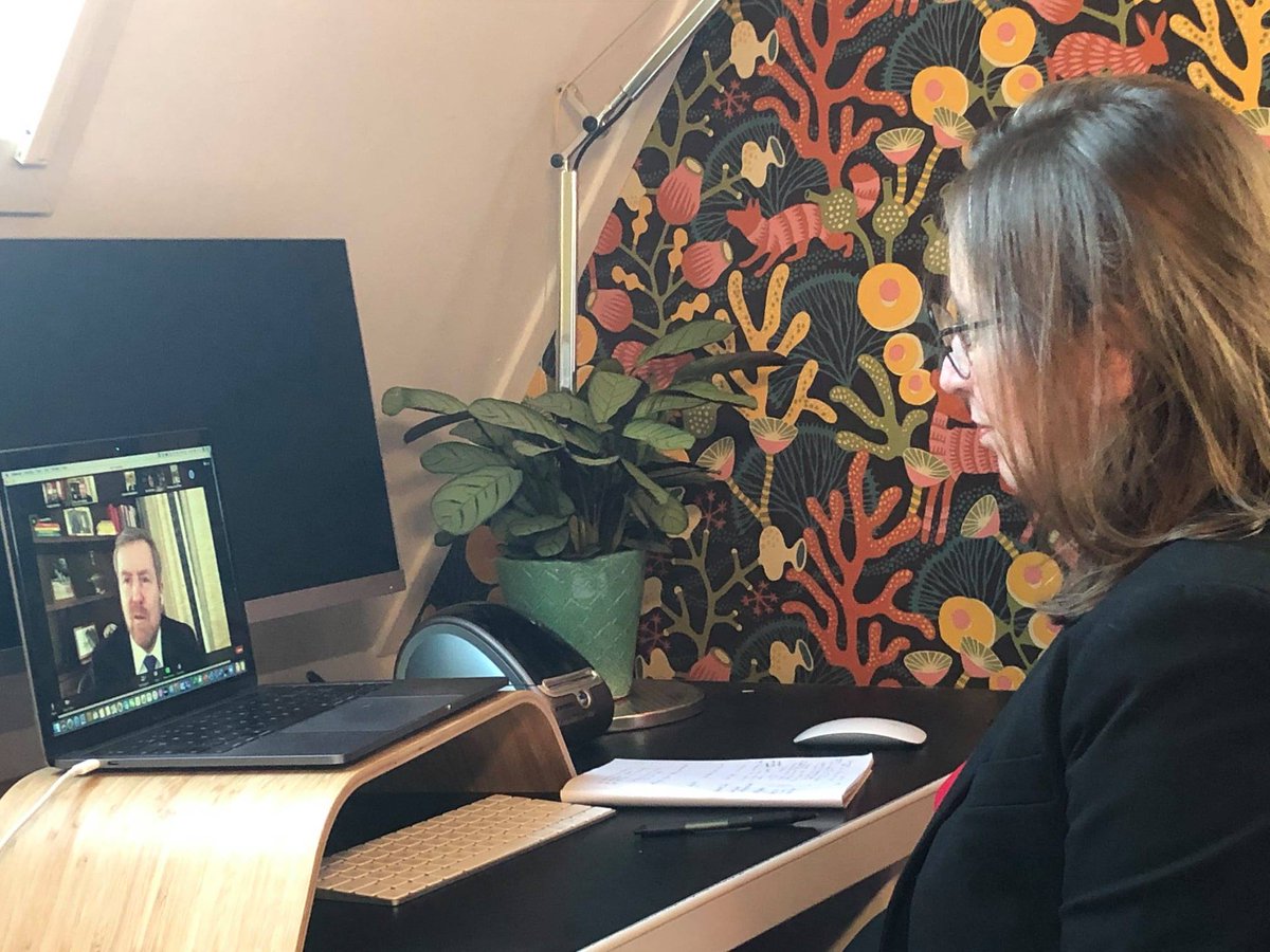 Zijne Majesteit de Koning heeft vandaag een videogesprek gevoerd met een vertegenwoordiging van de boekverkopersbranche over de gevolgen van de coronamaatregelen voor de sector. #steunjeboekhandel