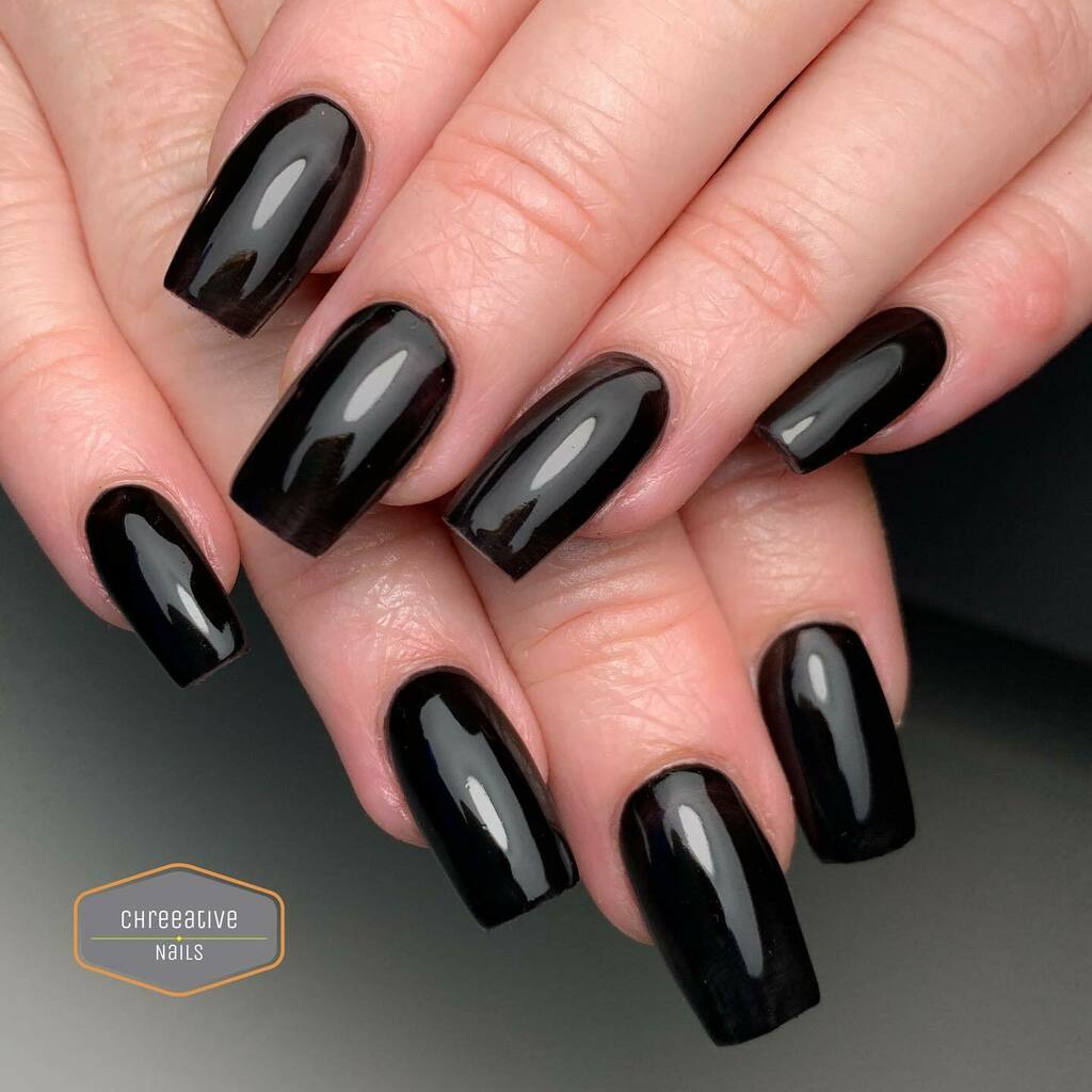 chreeative's tweet photo. It’s simple but it’s one of my faves. High shine and DARK 🖤

*done december 2020

@louellabelle - laura10
@artisticnaildesign - swag https://t.co/vG2WuuJbI7 https://t.co/pKS6iStyvP