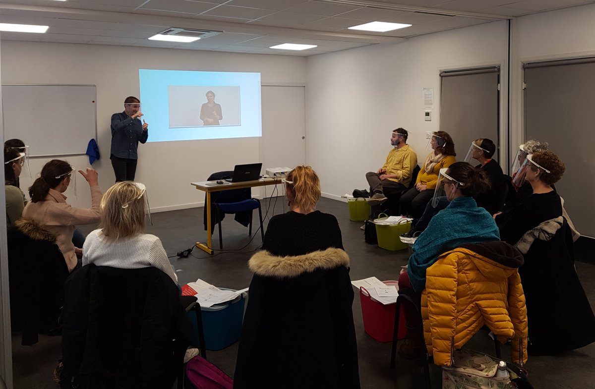 VisuelLSF_PDL's tweet photo. Notre 2ème session intensive a commencé: Bienvenue à tous les apprenants!!!#formation #langue #apprentissage #accessibilité #découverte #stagevacances #stage #communication #metierdavenir #centredeformation #angers #paysdelaloire #languedessignes #LSF #apprendrelalsf https://t.co/hEV9sXdECx