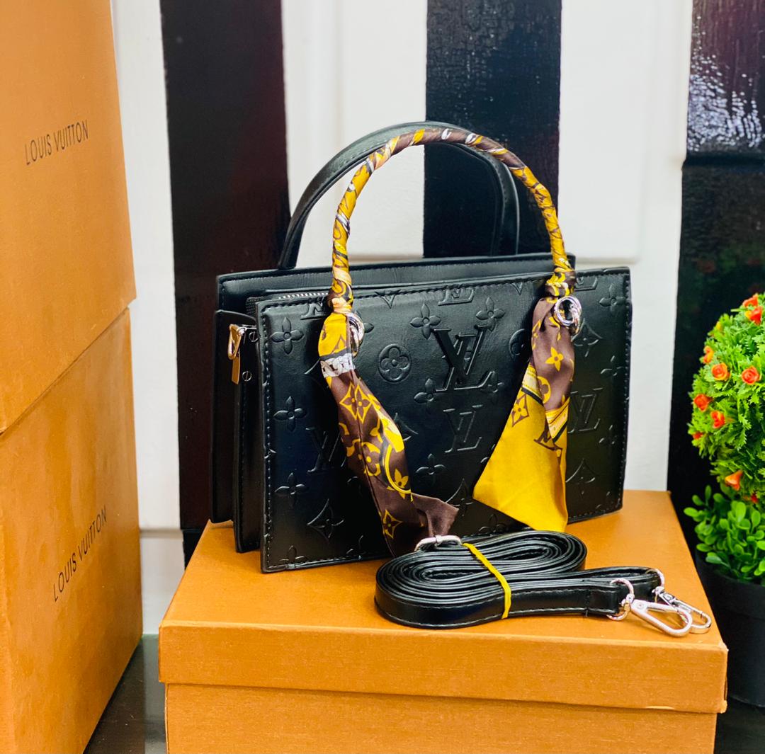 simply_queenmo's tweet image. Louis Vuitton 
Comes with branded box 
Price : 10,000
Location is no barrier we deliver nationwide

Okrika Laycon Canada Buhari Nasty C John Terry Sokoto Queen Atiku

Please help me retweet my hustle