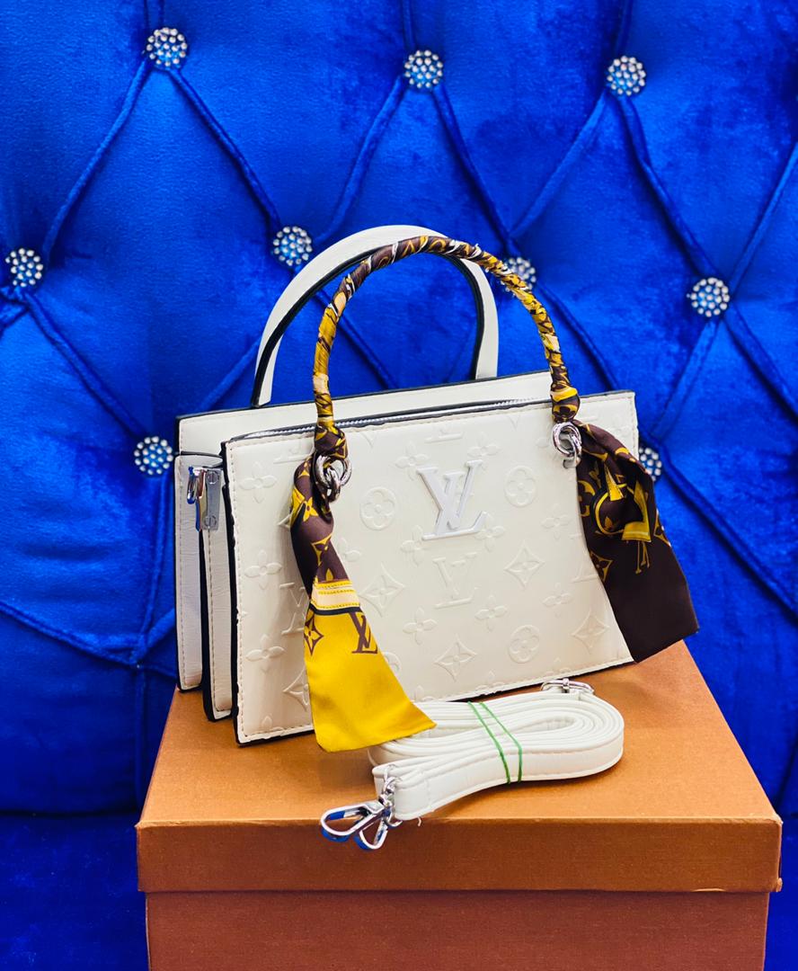 simply_queenmo's tweet image. Louis Vuitton 
Comes with branded box 
Price : 10,000
Location is no barrier we deliver nationwide

Okrika Laycon Canada Buhari Nasty C John Terry Sokoto Queen Atiku

Please help me retweet my hustle