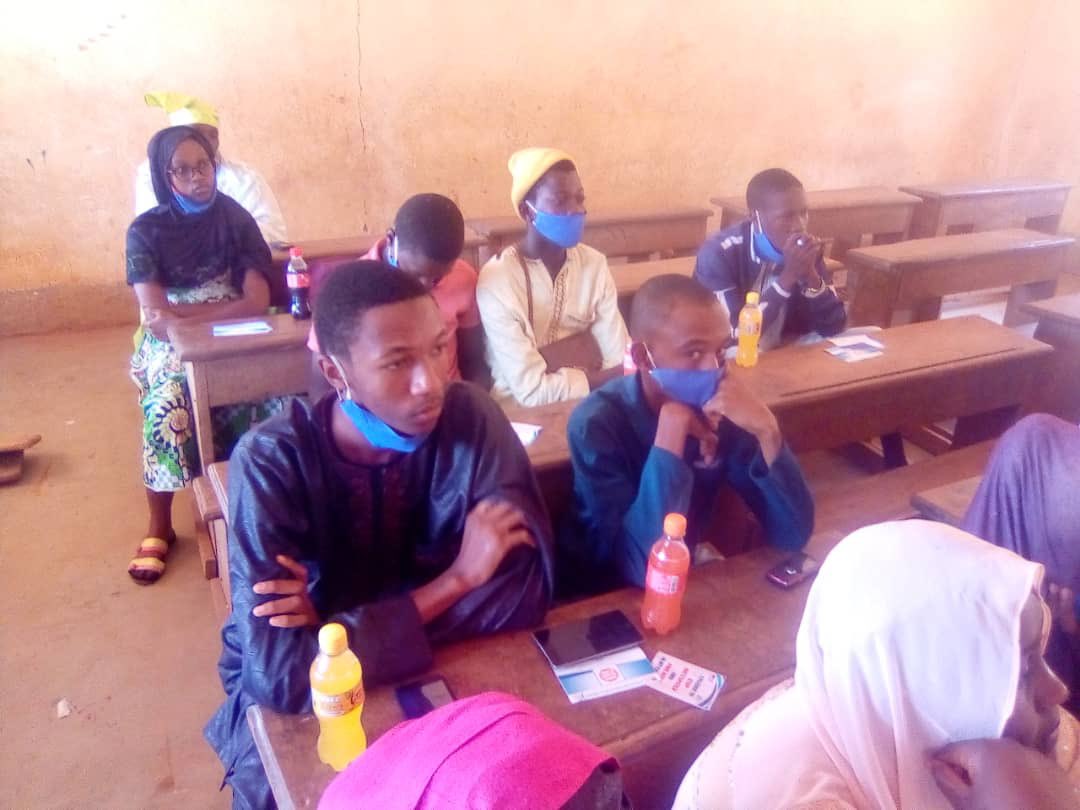 usgalumnicmr's tweet photo. A Youth4Peace workshop participant sensitized children of primary school going age in Ngaoundere on hate speech and fake news in a local language #Fulfulde. 

#USGAlumni4Peace
#HealWithNews
#NoSpoilTok
#InfoPasIntox
#Share2Build https://t.co/JZyRsghfiF