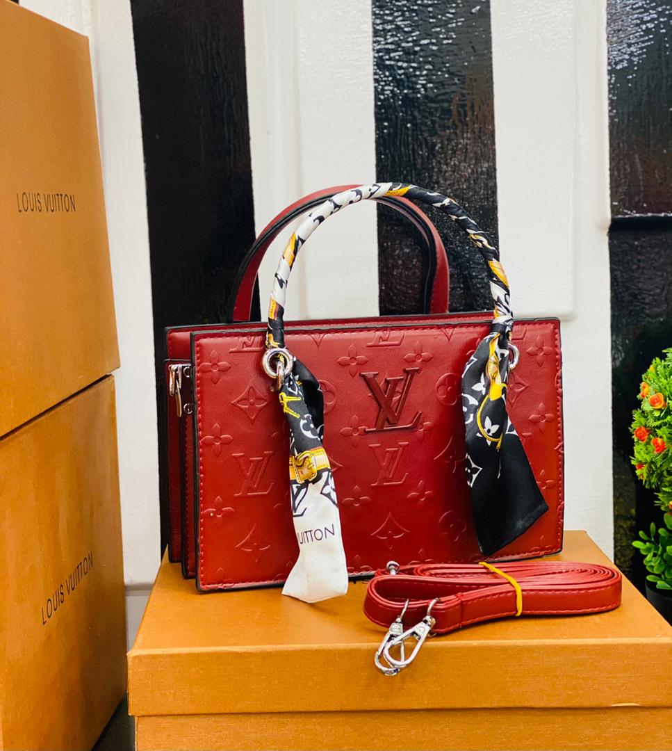 simply_queenmo's tweet image. Louis Vuitton 
Comes with branded box 
Price : 10,000 naira
Location is no barrier we deliver nationwide

Okrika Laycon Canada Buhari Nasty C John Terry Sokoto Queen Atiku

Please help retweet my hustle Tenkew