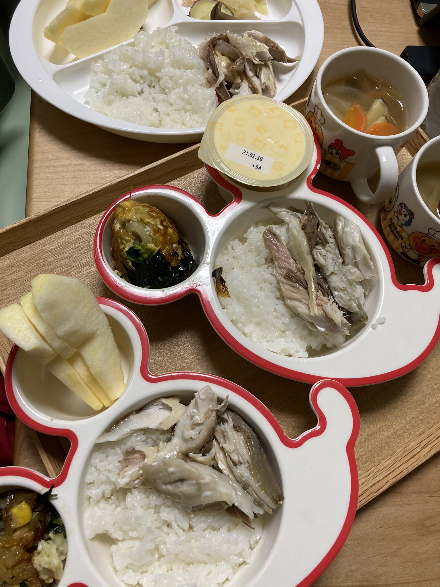 Hane 在宅勤務昼休みに洗い物を片付けられたので 先週忙しすぎて冷凍冷蔵庫にぶち込んでた食材を使って夕飯 間に合いました 5歳がお魚大好きなのでサバ助かる 2歳が イヤイヤ ちゅるちゅる うどん ない とひっくり返ってますがスルーします