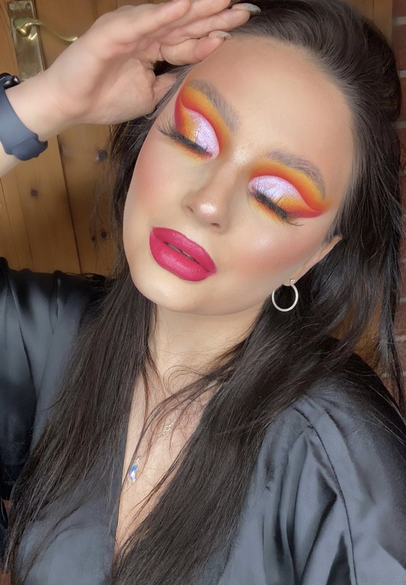 EleanorLuMakeup's tweet photo. Gonna start to share my work on Twitter I think.. 💋 

🌞Sunset cut crease☀️

#makeup #makeuplook #makeupskills #professionalmakeup  #sunseteye #sunsetcutcrease #makeupart #colourmakeup #makeupartist #makeupinfluencer #makeuplife #aspiringmua #mua https://t.co/td0OrNw1VS