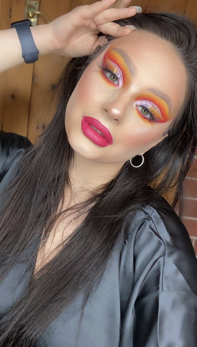 EleanorLuMakeup's tweet photo. Gonna start to share my work on Twitter I think.. 💋 

🌞Sunset cut crease☀️

#makeup #makeuplook #makeupskills #professionalmakeup  #sunseteye #sunsetcutcrease #makeupart #colourmakeup #makeupartist #makeupinfluencer #makeuplife #aspiringmua #mua https://t.co/td0OrNw1VS