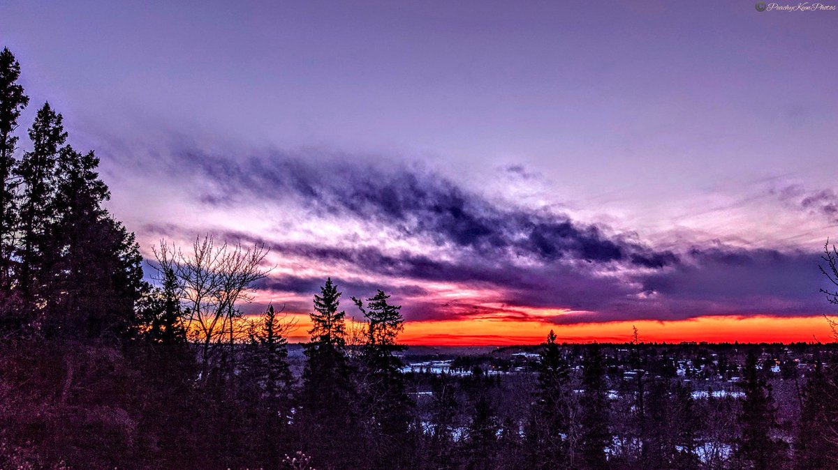 keen_princess's tweet photo. Muscles better, overall I could be too, just meh with a mindful of a mindful 😕. Anyway photos from walk after work last Tuesday, played with some things I've been learning about.#photography #photographylovers #photopop #sky #sunset #clouds #naturesbeauty 
Cloud Stalker https://t.co/0JWI2SbKy5