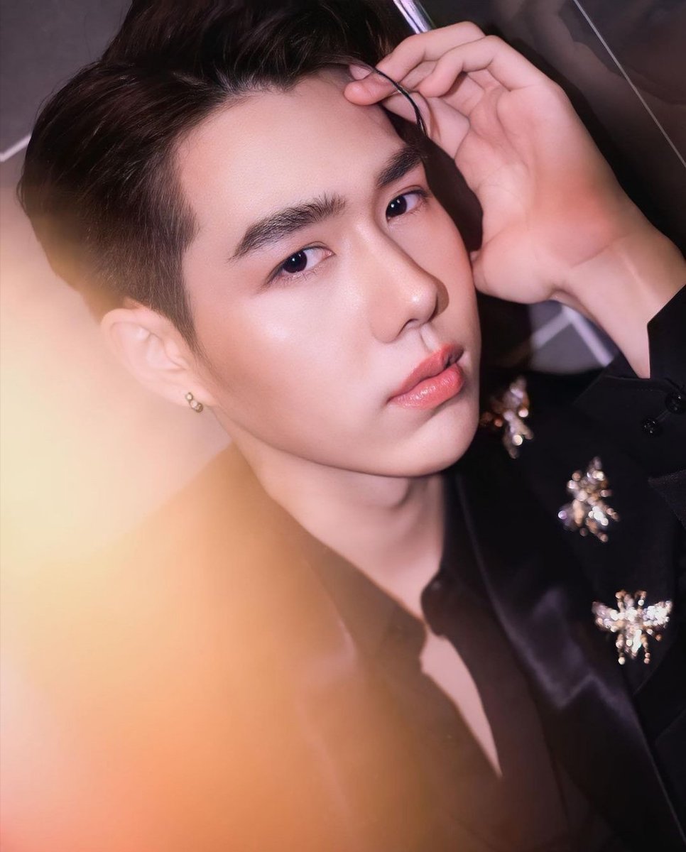 nutpetch_ph's tweet photo. P'Petch IG POST 💕
--
He certainly look handsome 💕

#OxygenTheSeries #SOLOXGUI #Solo #NutPetch #Gui #petchpigz_fc #supanutlourhapanich #supanutlourhapanichph #PetchChanapoom #petchchanapoomph #ลูกหมูของเพชร  #supanut_l #petchpigz #PigletsofPetchPigz #Myaries https://t.co/FZwM6oeXd6