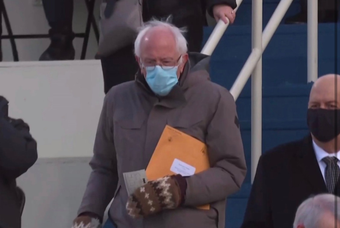 8am: Coffee
9am: Trader Joe’s 
10am: Pharmacy
11am: Joe’s thing
1pm: Post office
#BernieSanders