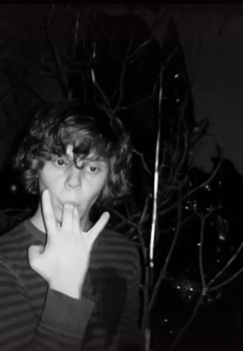 HAPPY BIRTHDAY EVAN PETERS!!             I think your sexy even when your a questionable psychopath  