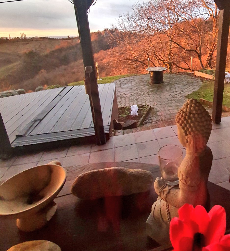 kresoglavac's tweet photo. Jutro s Plešivice 💚🌻
⏳ 7.38 AM
🌡7°C
☀️ All know the way, but fed actually walk it #samoZen 🙏 #Plešivica https://t.co/MXr8lpqXtb