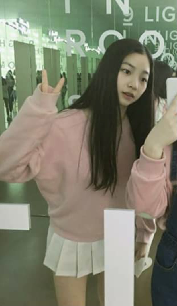 hourly karina tweet media